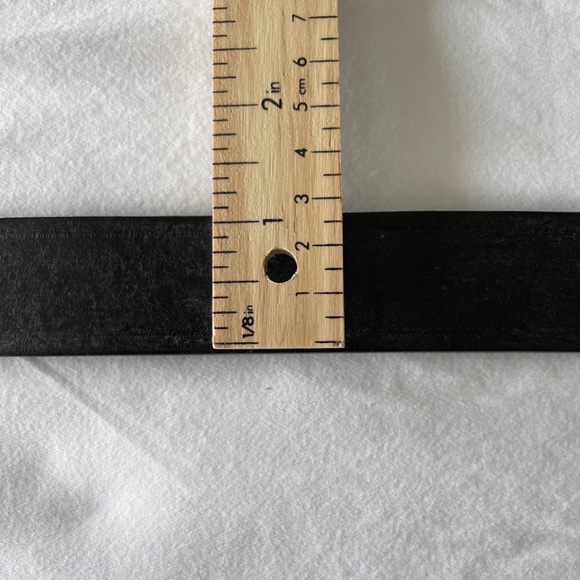 Tom Ford Men’s Leather Belt with Custom Designed Buckle. - Picture 3 of 10